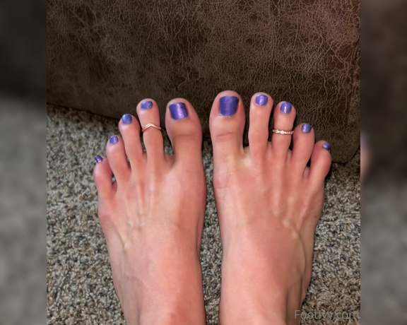 Ivy’s Feet aka footivy Foot Fetish - 08-07-2022 OnlyFans Video - I think I found my favorite toe ring combo