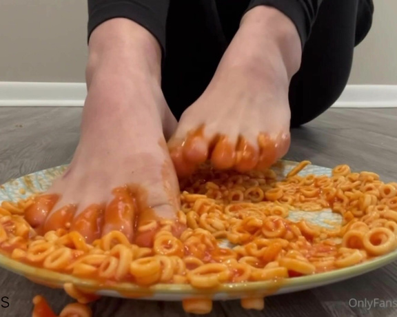 Ivy’s Feet aka footivy Foot Fetish - 09-01-2022 OnlyFans Video - Have you ever had Spaghetti_toes