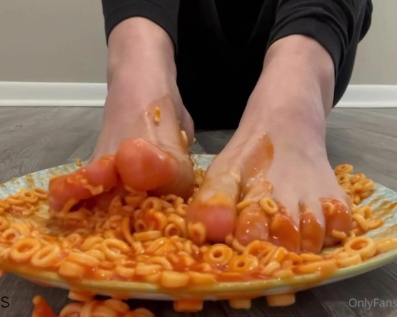 Ivy’s Feet aka footivy Foot Fetish - 09-01-2022 OnlyFans Video - Have you ever had Spaghetti_toes