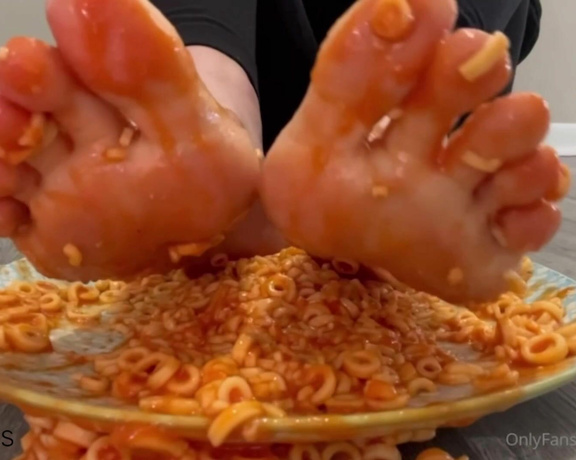 Ivy’s Feet aka footivy Foot Fetish - 09-01-2022 OnlyFans Video - Have you ever had Spaghetti_toes