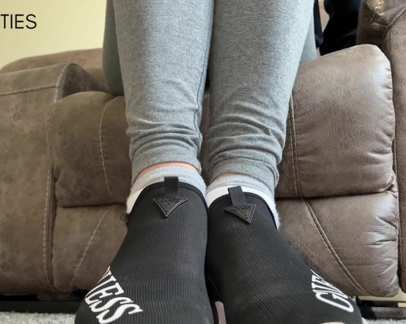 Ivy’s Feet aka footivy Foot Fetish - 09-12-2022 OnlyFans Video - Post_walk double layer sock strip