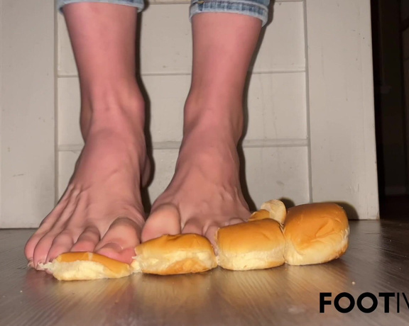 Ivy’s Feet aka footivy Foot Fetish - 10-28-2022 OnlyFans Video - Hot Dog Bun Smash soft crush with my bare feet Love the way these squish underneath