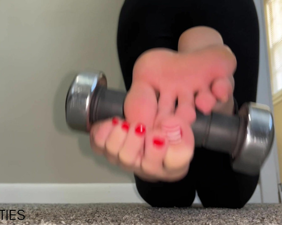 Ivy’s Feet aka footivy Foot Fetish - 12-03-2022 OnlyFans Video - Sexy Feet Workout _ stretching and strengthening my feet and toes