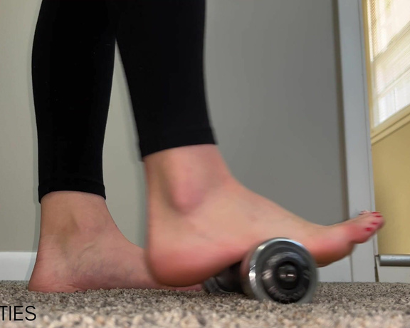 Ivy’s Feet aka footivy Foot Fetish - 12-03-2022 OnlyFans Video - Sexy Feet Workout _ stretching and strengthening my feet and toes