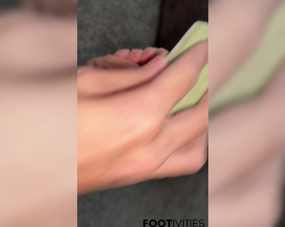 Ivy’s Feet aka footivy Foot Fetish - 11-09-2022 OnlyFans Video - Behind the Scenes  making my feet pretty _ with original audio