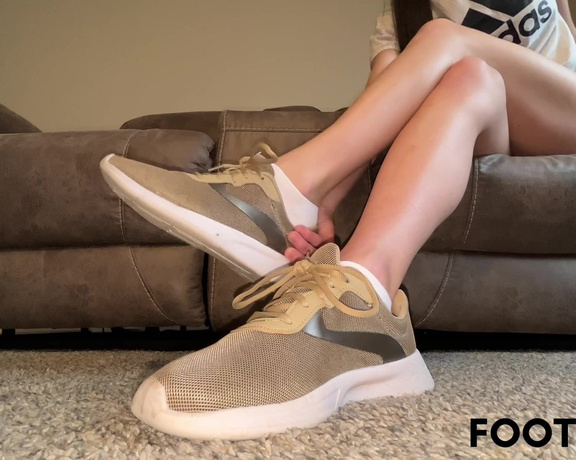 Ivy’s Feet aka footivy Foot Fetish - 01-24-2023 OnlyFans Video - Sneaker Ignore  Sock Strip Wearing shorts so you can enjoy my long legs crossing and