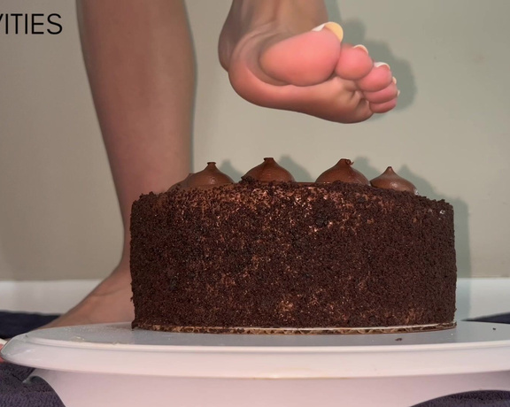 Ivy’s Feet aka footivy Foot Fetish - 08-25-2023 OnlyFans Video - Cake Smash 327