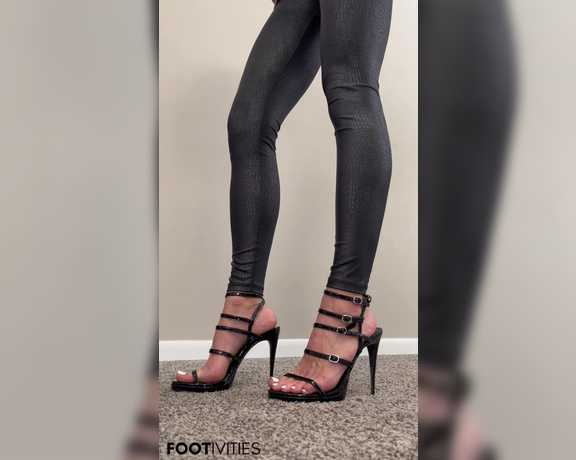 Ivy’s Feet aka footivy Foot Fetish - 01-19-2024 OnlyFans Video - Dominating your mind