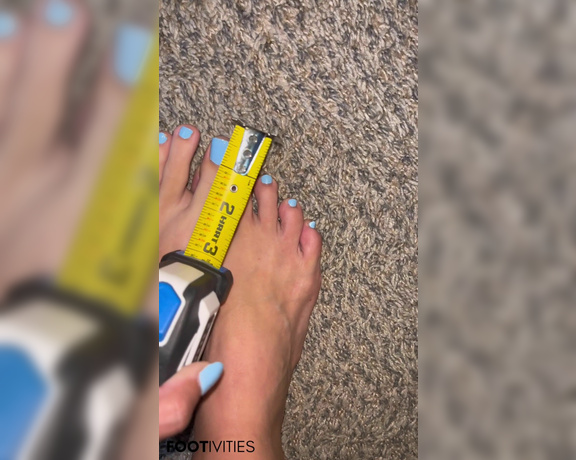 Ivy’s Feet aka footivy Foot Fetish - 10-20-2023 OnlyFans Video - Measuring my feet