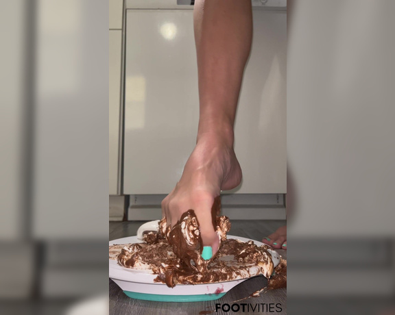 Ivy’s Feet aka footivy Foot Fetish - 12-14-2023 OnlyFans Video - Messy Toe Crush Watch me squish marshmallow fluff and hazelnut spread between my toes