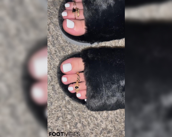 Ivy’s Feet aka footivy Foot Fetish - 01-14-2024 OnlyFans Video - Silent Slipper Tease  Staying cozy in my slippers and showing them off in multiple angles