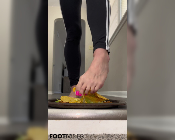 Ivy’s Feet aka footivy Foot Fetish - 04-02-2024 OnlyFans Video - Taco Burrito Foot Crush 444 Crushing tacos and smashing burritos with my feet