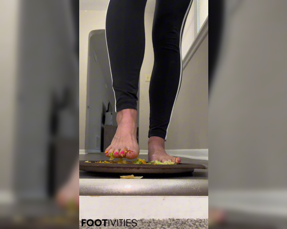 Ivy’s Feet aka footivy Foot Fetish - 04-02-2024 OnlyFans Video - Taco Burrito Foot Crush 444 Crushing tacos and smashing burritos with my feet