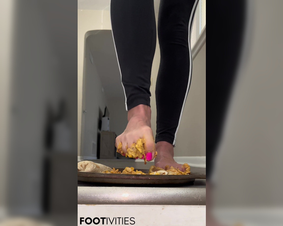 Ivy’s Feet aka footivy Foot Fetish - 04-02-2024 OnlyFans Video - Taco Burrito Foot Crush 444 Crushing tacos and smashing burritos with my feet