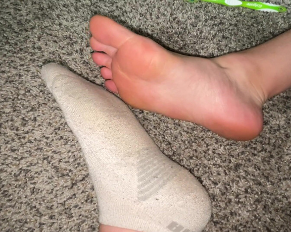 Ivy’s Feet aka footivy Foot Fetish - 04-11-2024 OnlyFans Video - Foot Humiliation ft Toothbrush  VOICE Throwback Thanks for letting me use your toothbrush