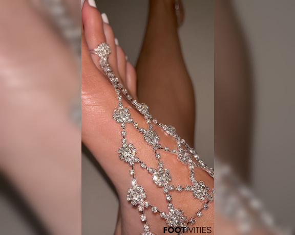 Ivy’s Feet aka footivy Foot Fetish - 08-30-2024 OnlyFans Video - Luxury Feet Worship  music included Relax while I show off my barefoot sandals tops amp