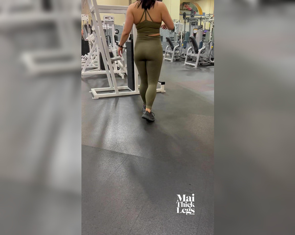 Mai Thick Legs aka maithicklegs Foot Fetish - 12-23-2022 OnlyFans Video - Walking around, calf stretches and glute kick backs