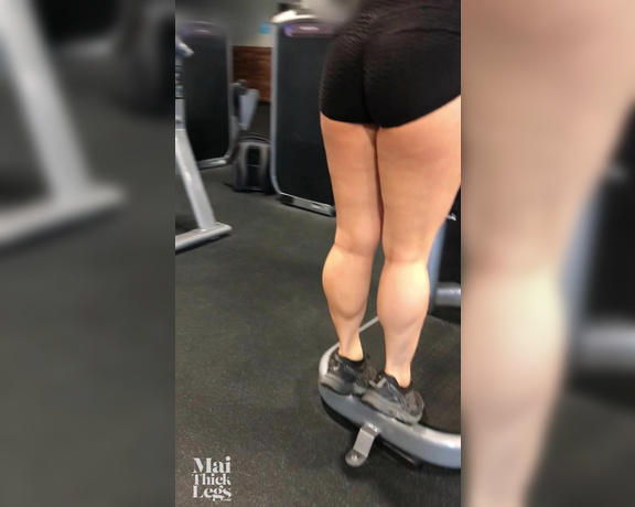 Mai Thick Legs aka maithicklegs Foot Fetish - 02-04-2023 OnlyFans Video - Flexing and stretching the calves