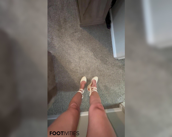 Ivy’s Feet aka footivy Foot Fetish - 10-09-2024 OnlyFans Video - Wedge Wednesday background music included