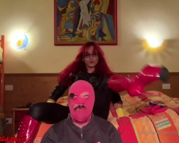 Mistress Red Devil aka mistressreddevil Femdom - 12-09-2020 OnlyFans Video - Guanti di gomma gialli