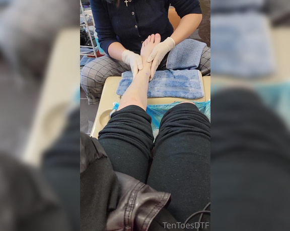 Messy Melanie aka messymelanie Foot Fetish - 02-07-2022 OnlyFans Video - Little more than one minute of video of my pedicure today_04z8