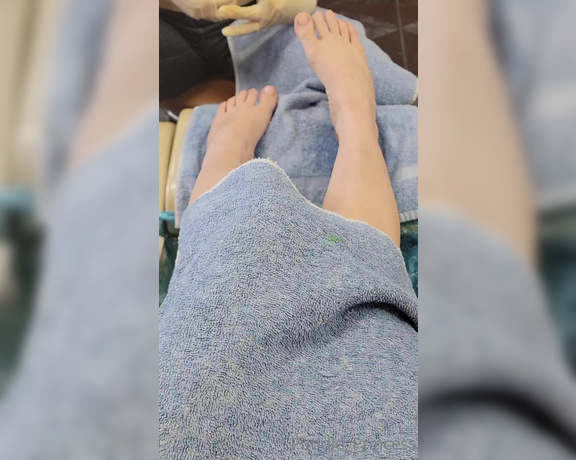 Messy Melanie aka messymelanie Foot Fetish - 04-26-2022 OnlyFans Video - Manipedi Monday  I go get them done every 3 weeks so if you have color_n8kb