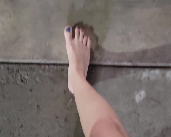 Messy Melanie aka messymelanie Foot Fetish - 08-04-2022 OnlyFans Video - Giantess Melanie having fun in the rain before she stomps on you with her big dirty_bqh9