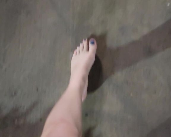 Messy Melanie aka messymelanie Foot Fetish - 08-04-2022 OnlyFans Video - Giantess Melanie having fun in the rain before she stomps on you with her big dirty_bqh9