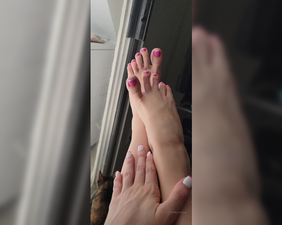 Messy Melanie aka messymelanie Foot Fetish - 09-05-2022 OnlyFans Video - Yesterday was manipedi day_3ea9