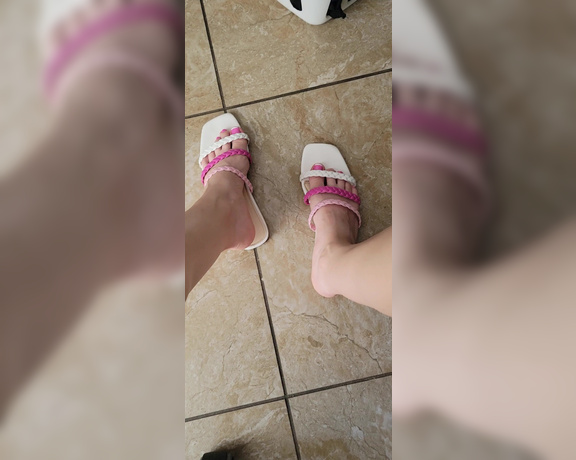 Messy Melanie aka messymelanie Foot Fetish - 09-05-2022 OnlyFans Video - Yesterday was manipedi day_q9vo