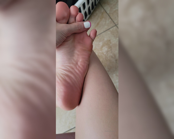 Messy Melanie aka messymelanie Foot Fetish - 09-05-2022 OnlyFans Video - Yesterday was manipedi day_q9vo