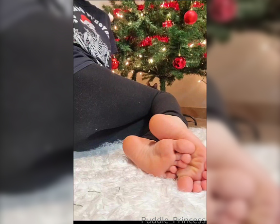 Messy Melanie aka messymelanie Foot Fetish - 12-07-2022 OnlyFans Video - Its beginning to look a lot like Christmas