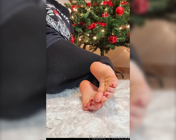 Messy Melanie aka messymelanie Foot Fetish - 12-07-2022 OnlyFans Video - Its beginning to look a lot like Christmas