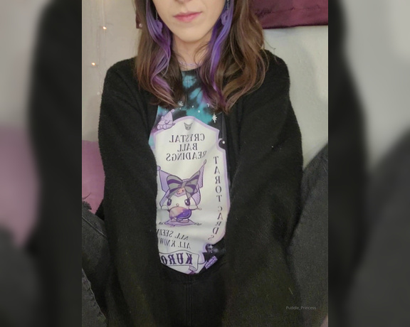 Messy Melanie aka messymelanie Foot Fetish - 01-10-2023 OnlyFans Video - New Shoes And Socks  Get Ready For Lots Of Purple This Month_0dxx