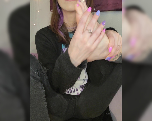 Messy Melanie aka messymelanie Foot Fetish - 01-10-2023 OnlyFans Video - New Shoes And Socks  Get Ready For Lots Of Purple This Month_0dxx