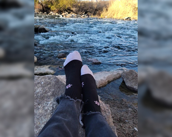 Messy Melanie aka messymelanie Foot Fetish - 02-02-2023 OnlyFans Video - Took A Little Hike Today