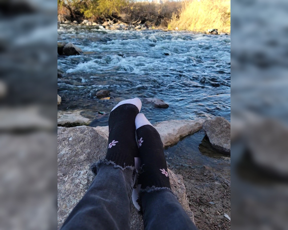 Messy Melanie aka messymelanie Foot Fetish - 02-02-2023 OnlyFans Video - Took A Little Hike Today