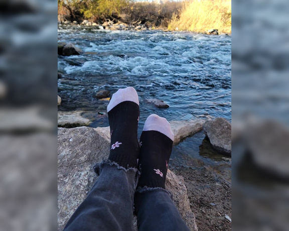 Messy Melanie aka messymelanie Foot Fetish - 02-02-2023 OnlyFans Video - Took A Little Hike Today