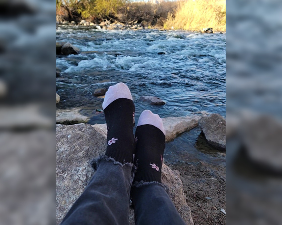 Messy Melanie aka messymelanie Foot Fetish - 02-02-2023 OnlyFans Video - Took A Little Hike Today