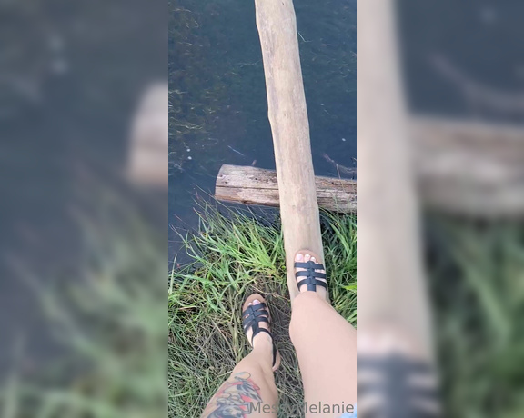 Messy Melanie aka messymelanie Foot Fetish - 08-17-2023 OnlyFans Video - Enjoy This Blooper Of Me Being A Chicken  Sound On lol