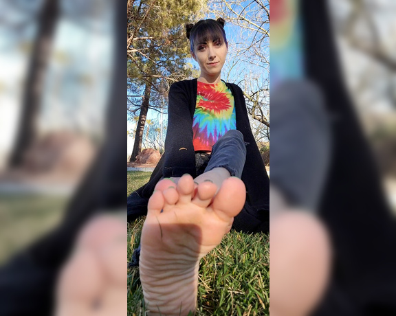 Messy Melanie aka messymelanie Foot Fetish - 03-10-2023 OnlyFans Video - Enjoying The View