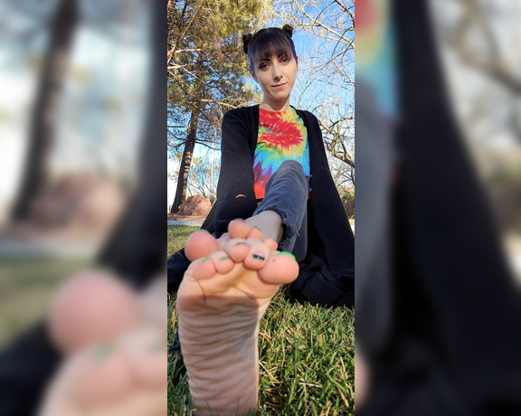 Messy Melanie aka messymelanie Foot Fetish - 03-10-2023 OnlyFans Video - Enjoying The View