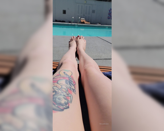 Messy Melanie aka messymelanie Foot Fetish - 05-11-2023 OnlyFans Video - Pool Day