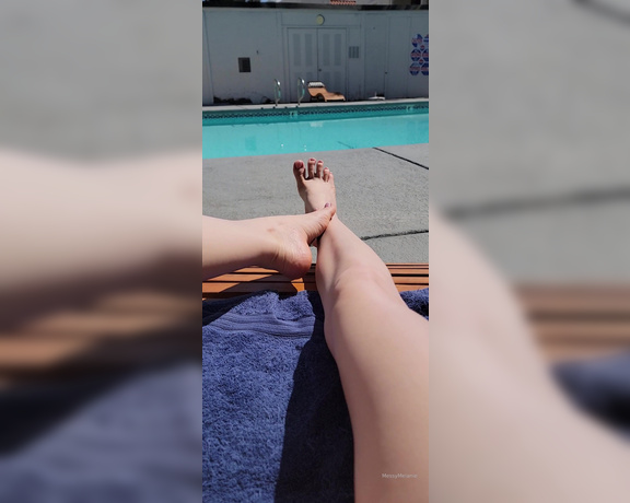 Messy Melanie aka messymelanie Foot Fetish - 05-11-2023 OnlyFans Video - Pool Day