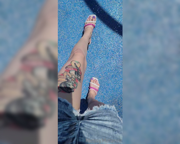 Messy Melanie aka messymelanie Foot Fetish - 06-29-2023 OnlyFans Video - Another day at the park