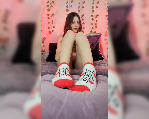 Messy Melanie aka messymelanie Foot Fetish - 02-08-2024 OnlyFans Video - Fuzzy Socks Ignore Vid If you love socks, this ones for you Fully nude, except for