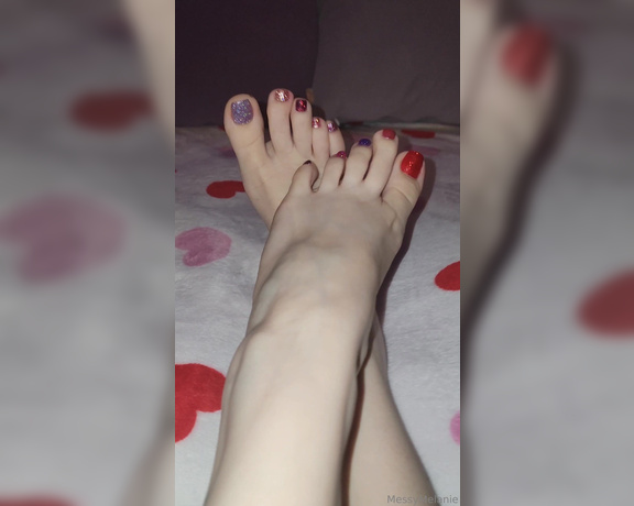 Messy Melanie aka messymelanie Foot Fetish - 02-02-2024 OnlyFans Video - Pedi Reveal