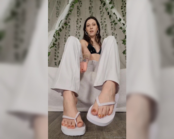 Messy Melanie aka messymelanie Foot Fetish - 03-15-2024 OnlyFans Video - Flip Flop Appreciation JOI Details Flip Flop Fetish, Shoe PlayDangling, Dirty Talk, Close_Ups, JOI, Cum Countdown