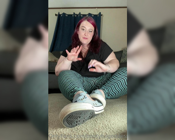 Bootyful Goddess aka bootyfulgoddess Findom - 05-02-2023 OnlyFans Video - Smell my Converses