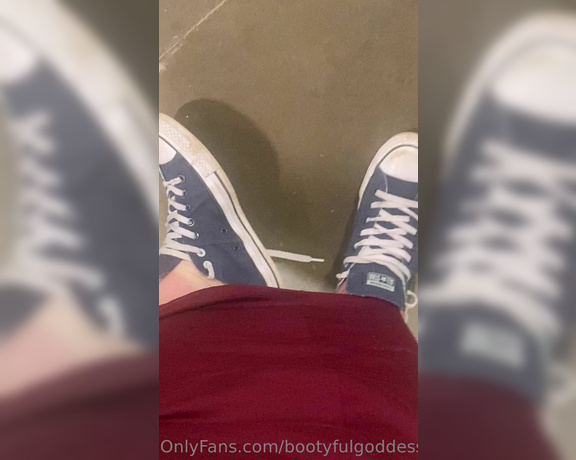 Bootyful Goddess aka bootyfulgoddess Findom - 05-25-2023 OnlyFans Video - Love converses with a dress